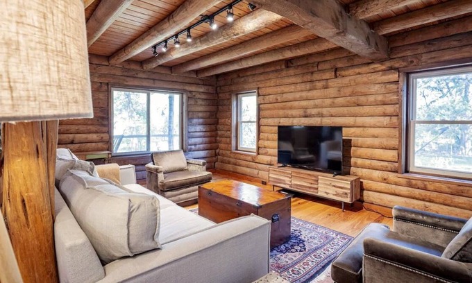 Driftwood House | Escape to the Hill Country at Broken Oaks Ranch