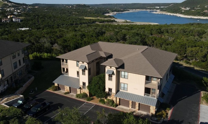 Leander Condo | Experience The Hollows on Lake Travis with Golf Access