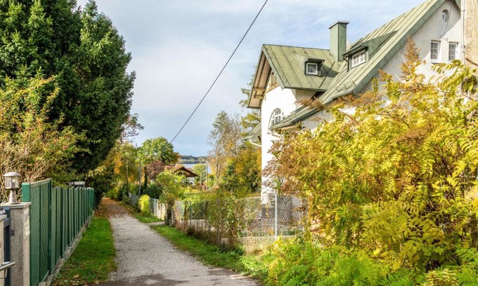Buch a.Ammersee Apartment | Discover Lakefront Bliss with Family-Friendly Amenities