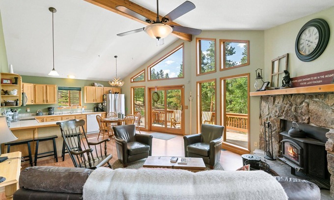 Bailey Cabin | Inviting Retreat Backing to Pike National Forest with Spa