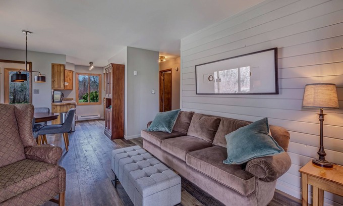 Clark Cabin | Mustang Cabin: Pet-Friendly Retreat with Mountain Views