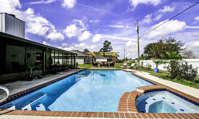 Ocala House | Tranquil Oasis with Ocean Views and Spa Retreat Experience