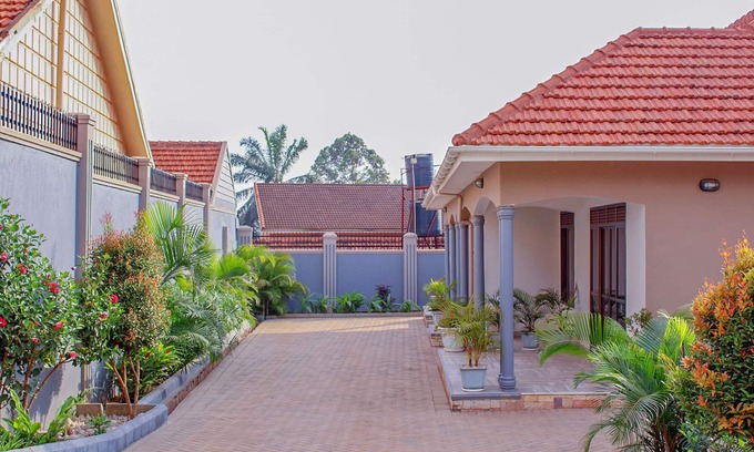 Bukoto House | Retreat to Serenity: A Hidden Gem with Spa and Hot Tub