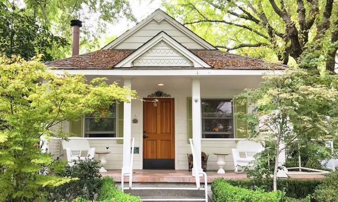 New Brighton Cottage | Retreat to Wine Country in Your Cozy Calistoga Cottage
