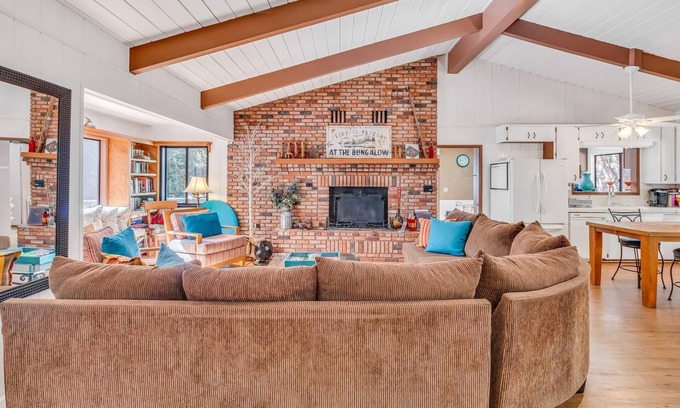 Julian House | Private Getaway at The Bungalow with Spa and Hot Tub