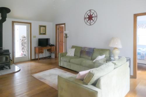 North Eastham House | Discover esCAPE: Family and Pet-Friendly Retreat