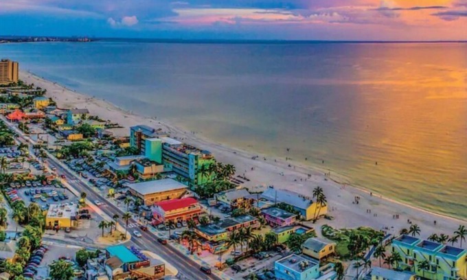 Metro Park Apartment | Enjoy an Oceanfront Escape with Family-Friendly Amenities