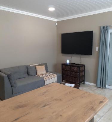Prince Alfred Hamlet Apartment | Escape to a Family-Friendly 4-Star Retreat with High Ratings