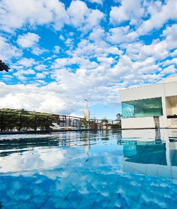 Capitolio Apartment | Pet-Friendly Escarpas do Lago Mirante AP with Pool & Hot Tub