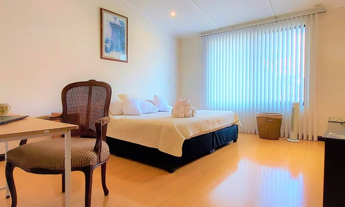 Guachipelin House | Elegant Escazu Retreat with Spa & Breakfast Amenities