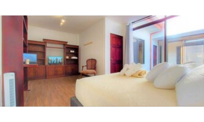 Guachipelin House | Discover Escazu, San José: Prime Location with Spa & Kitchen