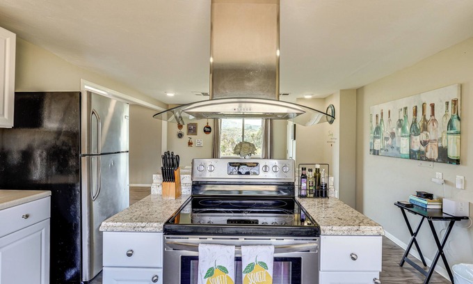 Escondido Cottage | Exceptional Escondido Vineyard Estate: Steps from Wineries!