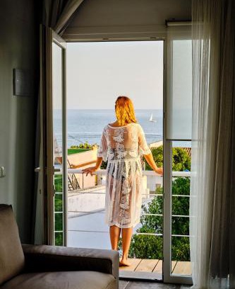 Los Canos de Meca Apartment | Oceanfront Escape: Escondite de Noah with Pool & 9.4 Rating