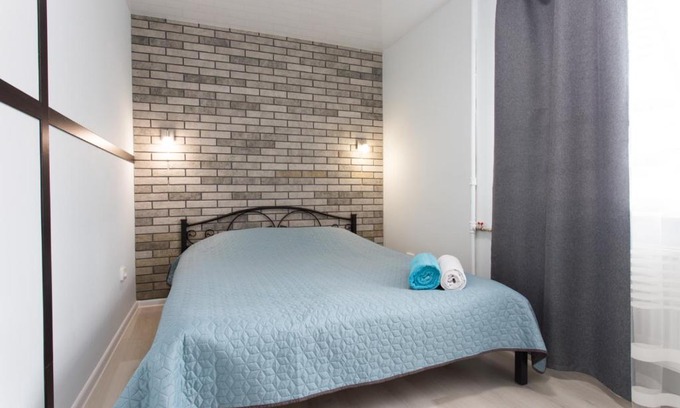 Dzerzhyns'kyi District Apartment | Cozy Esenina Apartment near Botanical Garden with Hot Tub