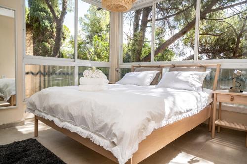 Haifa Apartment | Guest Rated 10/10: Eshkol Housing Haifa for Urban Bliss