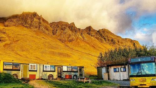 Grundarhverfi House | Esjan: Pet-Friendly Hotel with Oceanfront Views