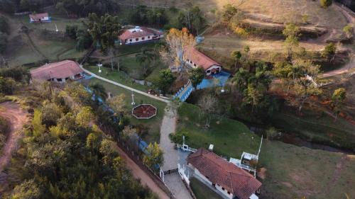 Guararema House | Explore Espaço Rural Água da Onça: Pet-Friendly Oasis