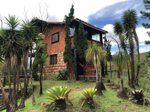 Lavras Novas Cabin | Pet-Friendly Chalés Serra do Trovão with Relaxing Hot Tub