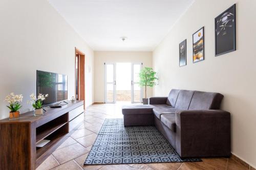 Regiao Urbana Homogenea X Apartment | Tranquil Getaway with Balcony and Spa Amenities
