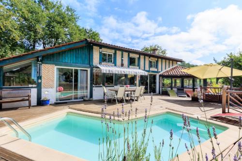 Saint-Michel-Escalus House | Relax in Comfort at Espace: A 4-Star Family Retreat