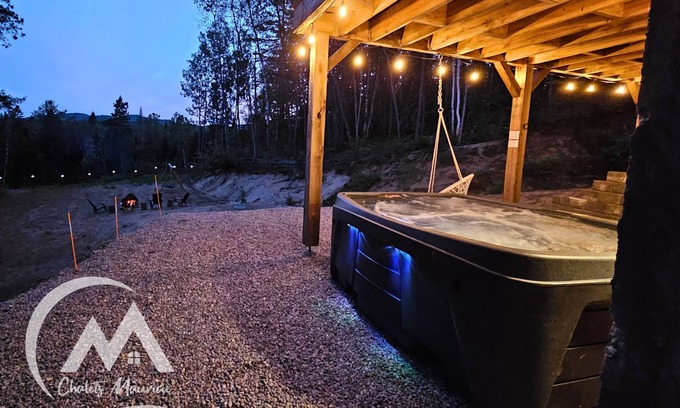 Mauricie Ski Chalet | Escape to Espace de Rêve: Mountain Views & Relaxing Spa