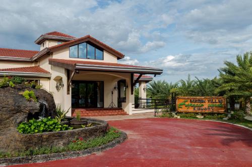 Roxas City Hotel | Discover Espacio Verde Resort: Family-Friendly Getaway