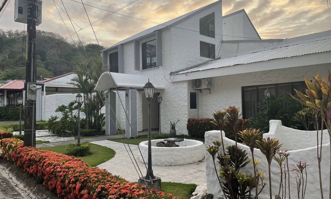 Punta Leona House | Inviting Home Just 2 Minutes from the Beach with Pool