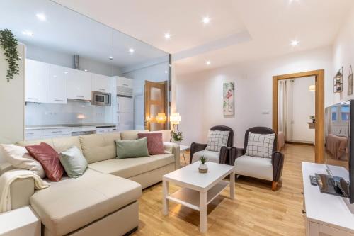 Bilbao City Centre Apartment | Cozy Retreat in Centro Azkuna - Pet Friendly & Family Ready