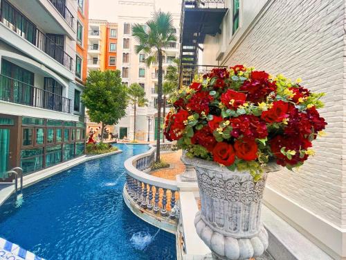 Na Kluea Apartment | Guest Rated 9.7: Espana Resort Studio with Pool Access