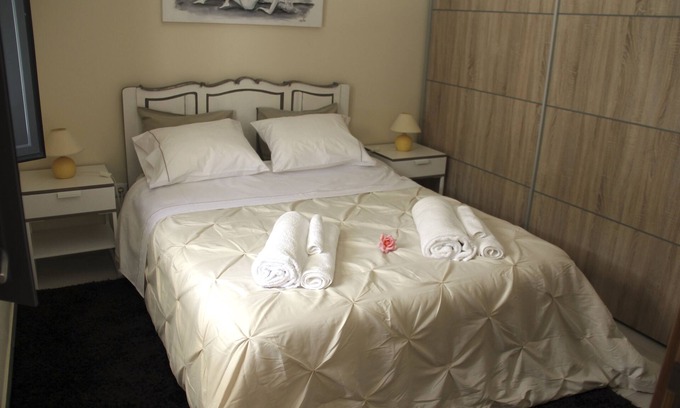 Albarraque House | Experience ESPAÑO BIBLOS: Views, Backyard & Spa Treasures