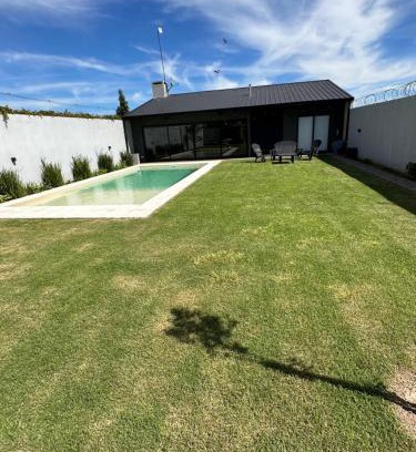 San Nicolas de los Arroyos House | Experience Espectacular Quinta de Descanso with Private Pool