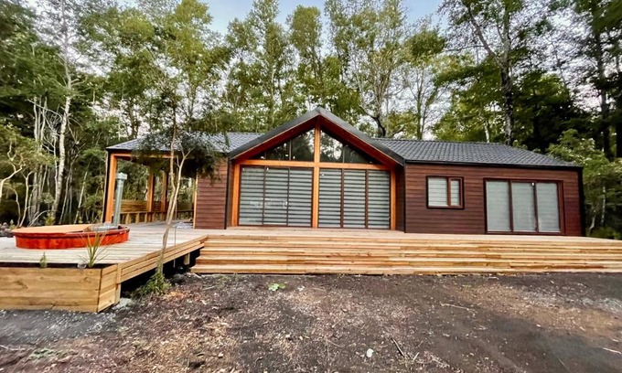 Pucon House | Pet-Friendly 3D2B Cabin with Private Hot Tub in Pucon
