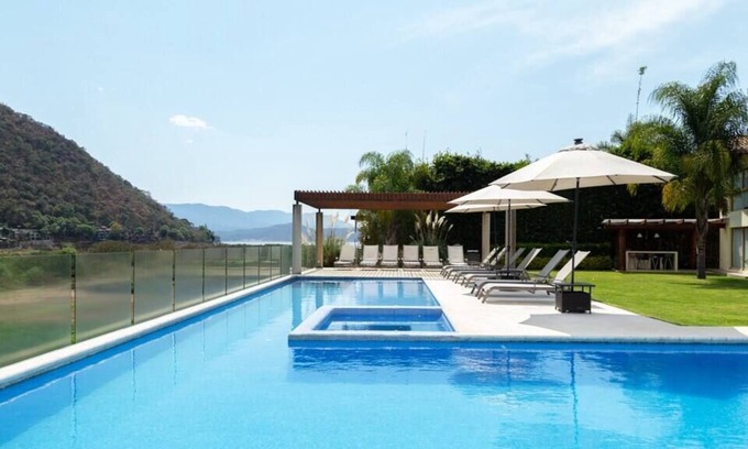 El Santuario Other | Espectacular Casa con Vista al Lago, Enorme Jardín