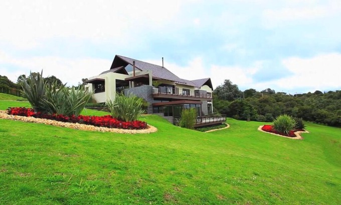 Sopo House | Idyllic Retreat in Yerbabuena with Hot Tub & Pet Access