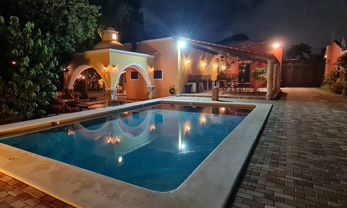 Centro Villa | Beautiful Casona with Pool and Lush Gardens Awaits You