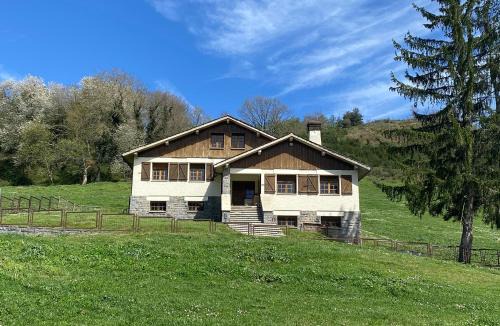 Basaburua Ski Chalet | Ospela: Family and Pet-Friendly Retreat Awaits You