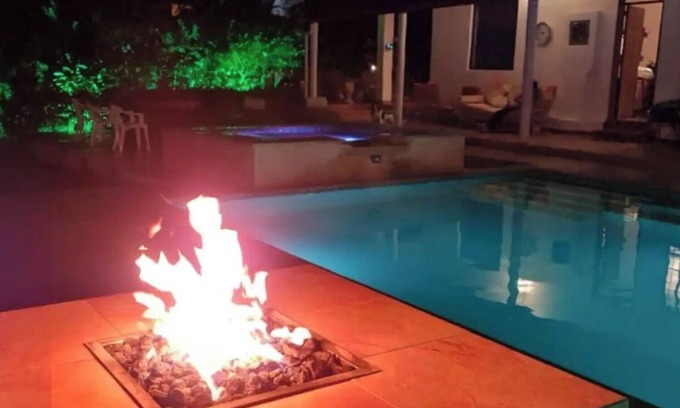 La Vega House | Unwind at Espectacular Finca with Heated Jacuzzi & Pool