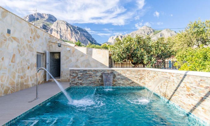Polop Villa | Discover Esperanza: Pet-Friendly Oasis with Pool Access