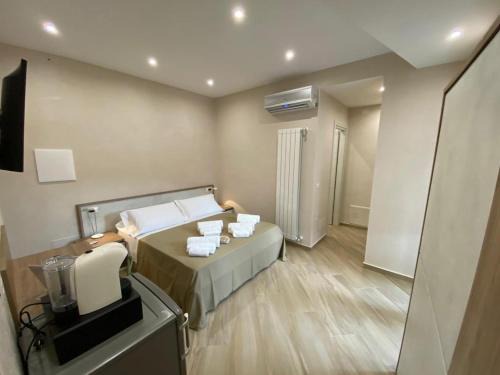 Scala Bed & Breakfast | Esperia B&B: Beachfront Retreat with Ocean Views & Breakfast