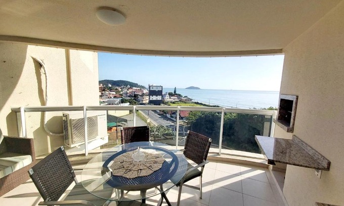 Penha Apartment | Oceanfront Escape with Spectacular Sea Views - Beto Carrero