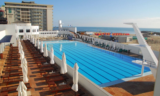 Espinho Apartment | Stylish Oceanfront Apartment in Espinho with Spa & Pool