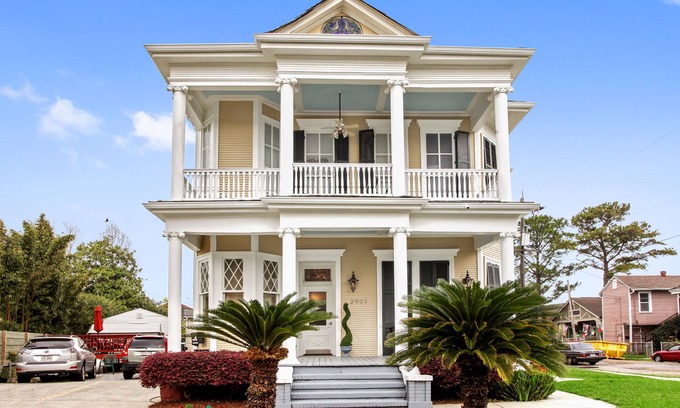 Esplanade Ridge Apartment | Esplanade Elegance Estate: Spa, Master Suite & Great Reviews