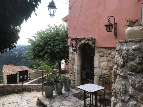 Saint-Jeannet Apartment | Charming Esprit Brocante Gîte in Saint Jeannet - Pet Friendly