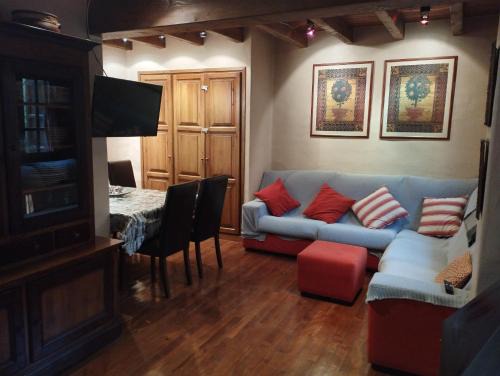 Pla de l'Ermita Apartment | Experience Adventure at EbreHogar: Family-Friendly Retreat