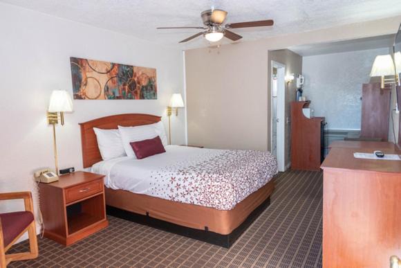 Elko Hotel | Budget-Friendly Esquire Inn with Family Amenities