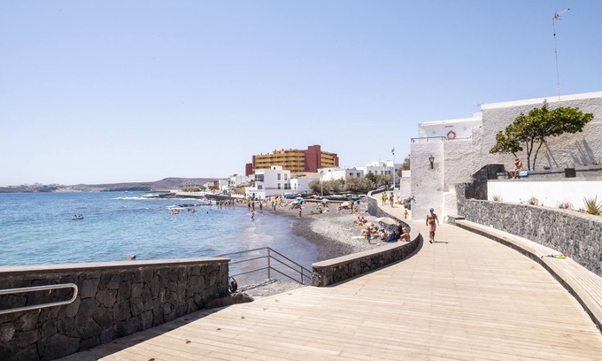 Arico Apartment | Essences of the Sea: Oceanfront Stay with Free Wifi