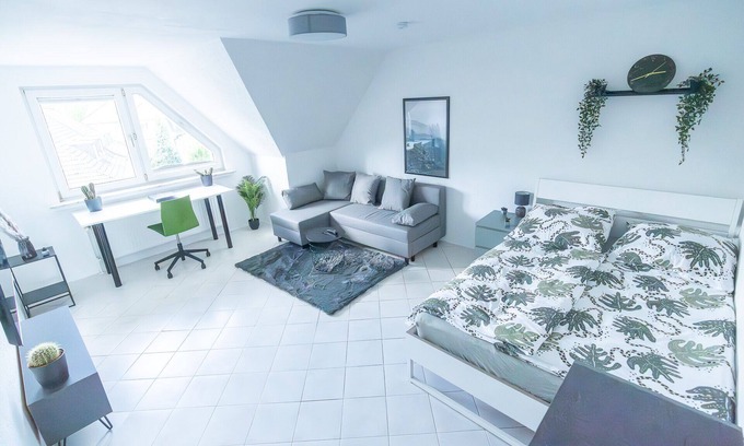Huttrop Apartment | Essens Grüne Mitte: Central Retreat with Free Parking & Netflix