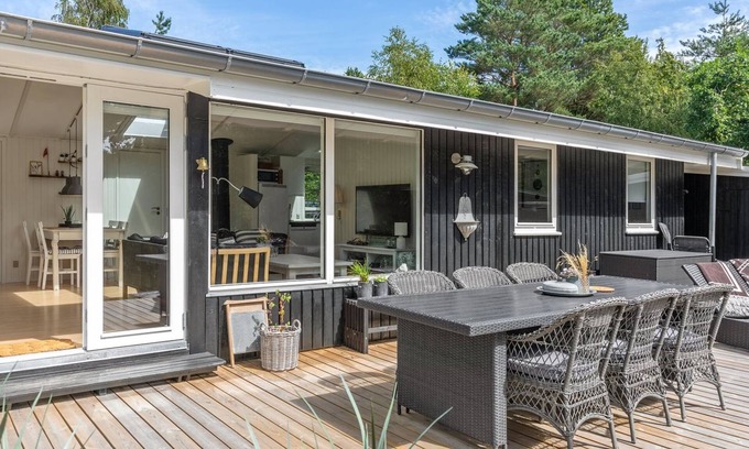 Oster Somarken House | Coastal Retreat "Essi" with Ocean View & Spa Amenities