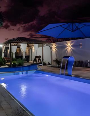 Pirenopolis House | Experience Estância Álvaro: Pet-Friendly Oceanfront Oasis