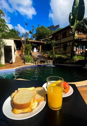 Barao de Cacais House | Pet-Friendly Getaway at Estância Peti with Ocean Views